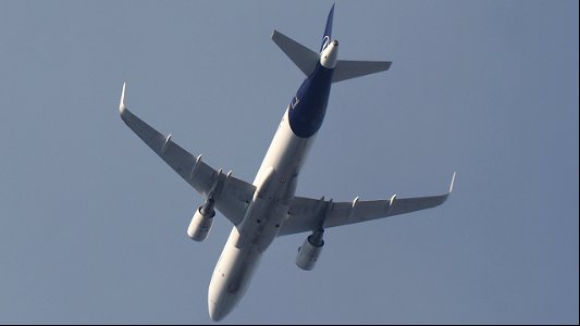 Airbus A320-214 D-AIWE Lufthansa from Palma de Mallorca (9400 ft.)