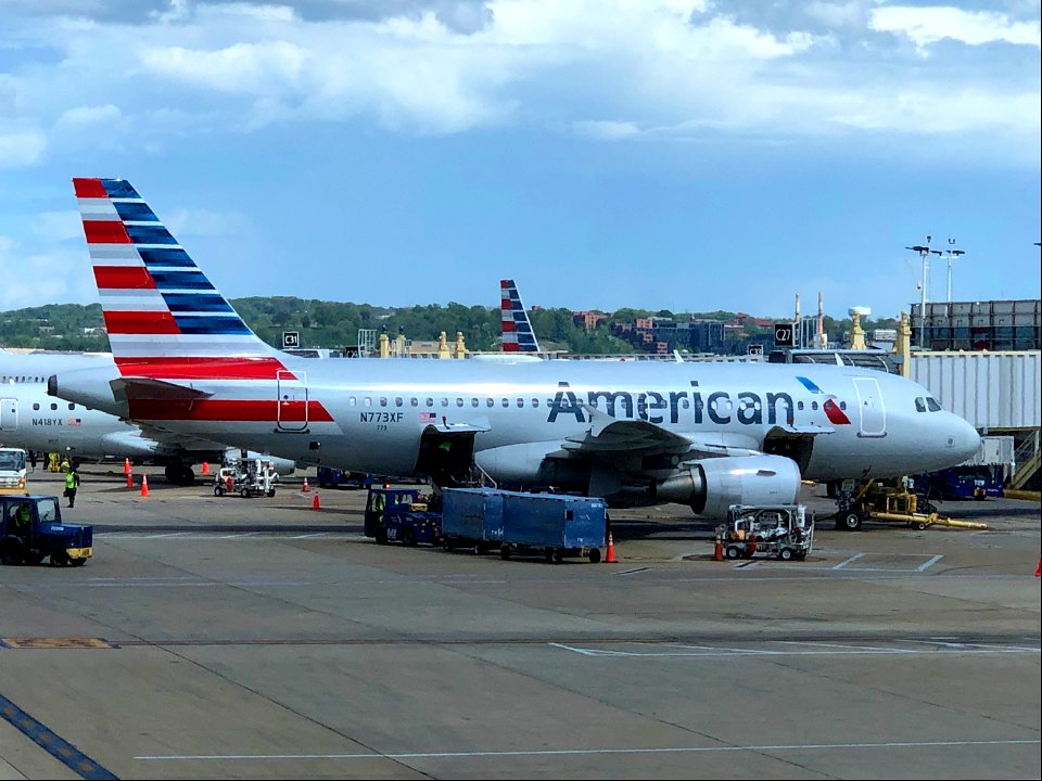 American Airlines A319-100 at DCA