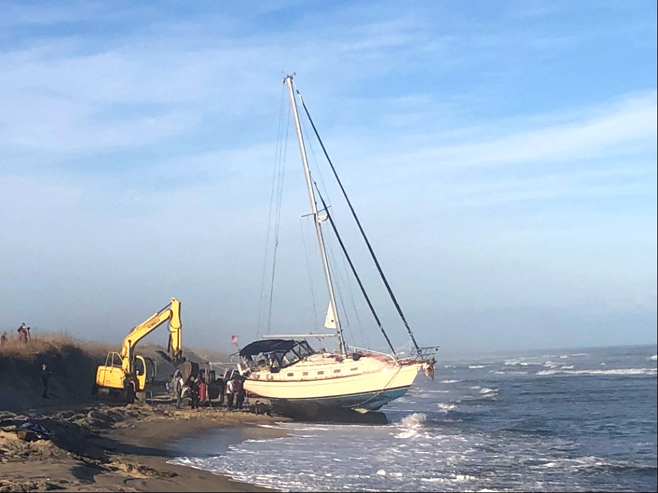 Sailing vessel Alhambra removal 12-15-2021