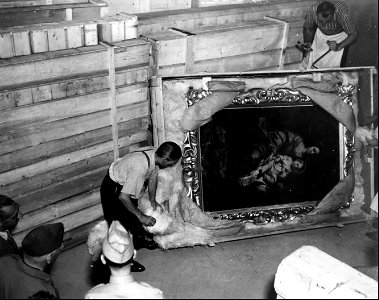 SC 374652 - The painting "Madonna and the Rosary" by Murillo, is being uncrated by Italian experts.