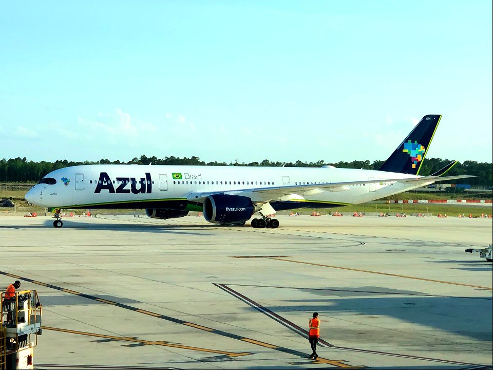 Azul A350-900 arriving at MCO