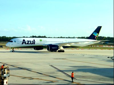 Azul A350-900 arriving at MCO