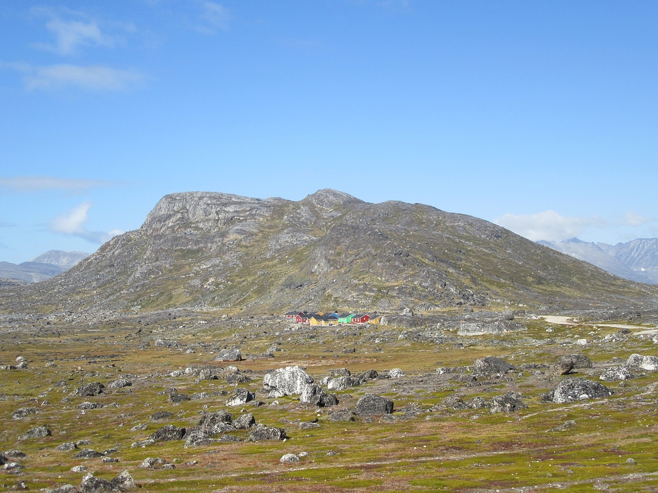 Colorfull houses at bottom of Quassik