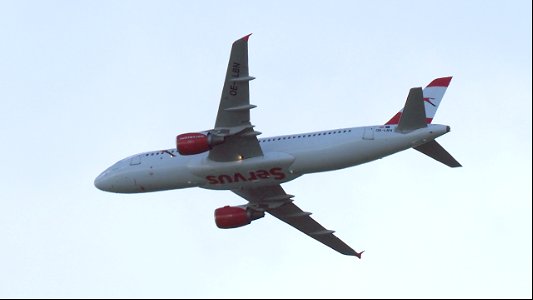 Airbus A320-214 OE-LBN Austrian Airlines from Vienna (7800 ft.) photo