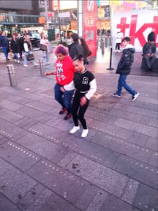New-York, Times Square dance moves