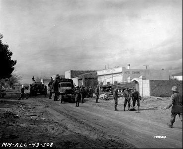 SC 170124 - Advance echelon of engineers working their through Tunisia. 26 February, 1943. photo