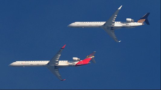 Two Mitsubishis approaching Munich: