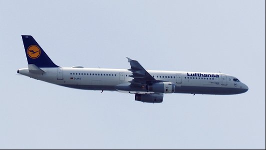 Airbus A321-131 D-AIRS Lufthansa from Barcelona (7900 ft.) photo