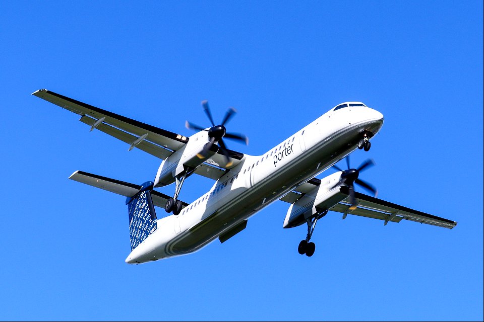 Porter Airlines DHC 8-400 arriving at BOS