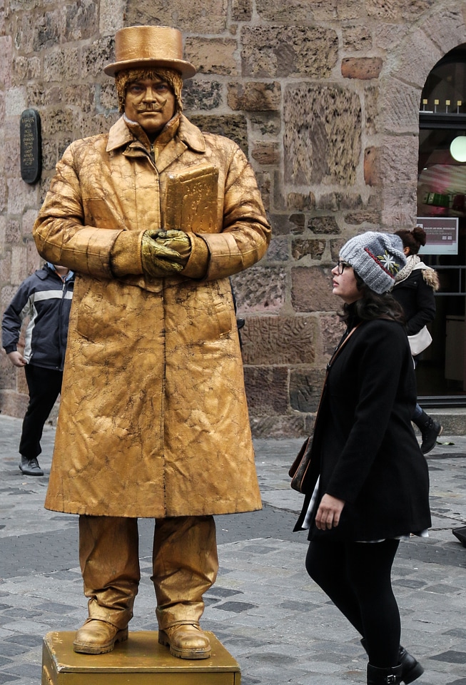 Figure golden artists