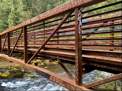 Trash and vandalism at Umpqua Hot bsprings on the Umpqua National Forest