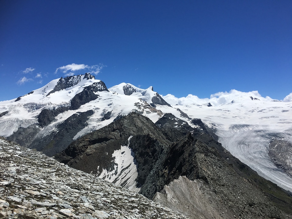 Hiking trail leading to the Oberrothorn
