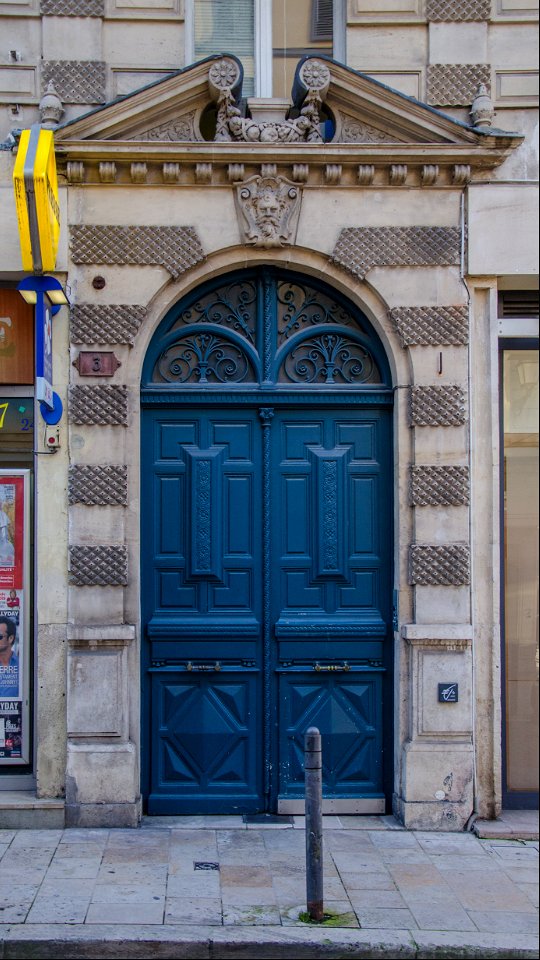 La porte au mascaron de l'immeuble Herbin-Vivien photo