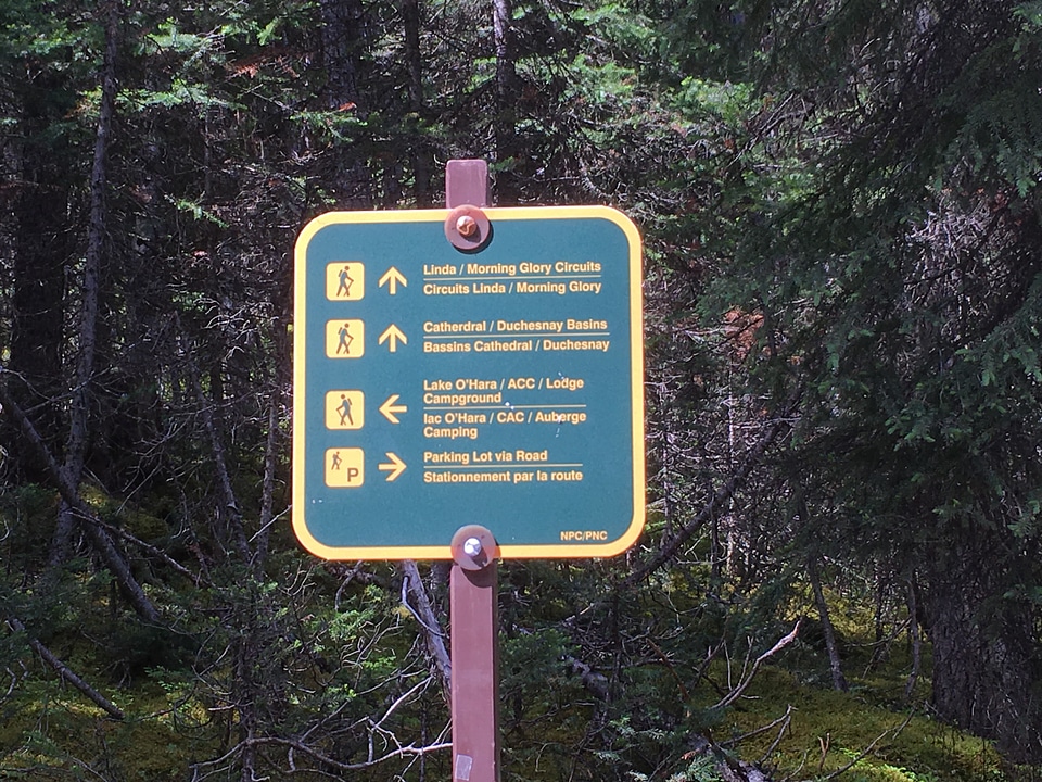Hiking trail Sign in Opabin Plateau above Lake Ohara