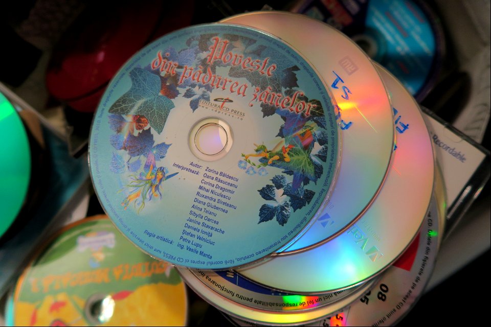 old-CDs-recycle2017_0404_081957