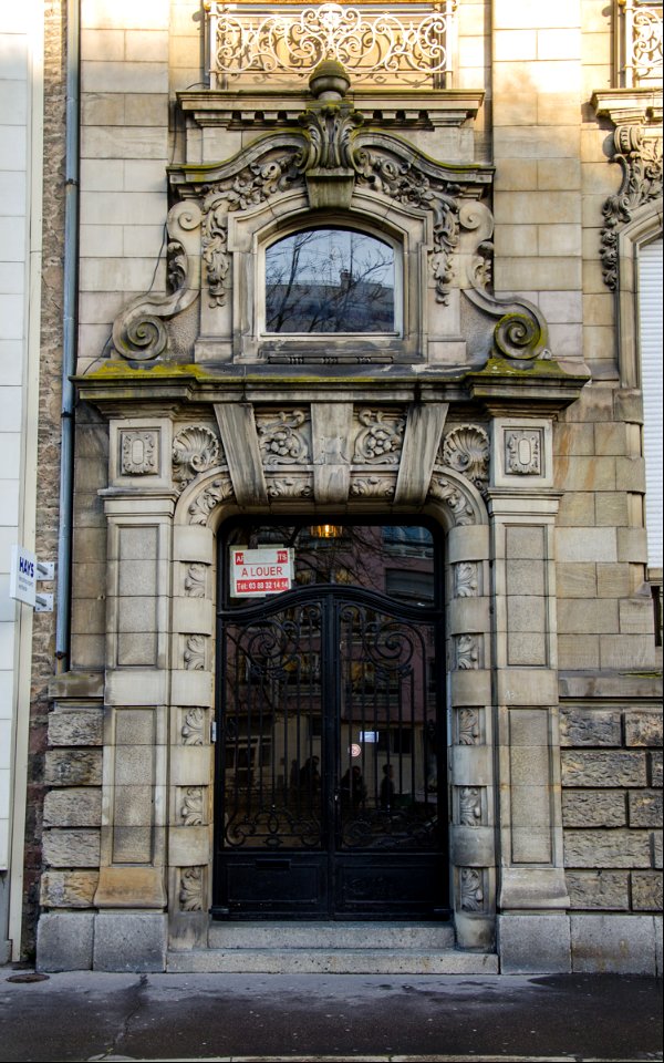 Porte d'entrée evoquant prospérité et fécondité photo