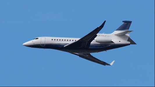 Dassault Falcon 7X M-FALZ Pacelli Beteiligungs GmbH from London (4000 ft.)