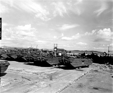 SC 348700 - Troops of the 1st Marine Div. make last minute preparations at Inchon before moving to Han River, in offensive launched by U.N. forces against North Korean enemy troops in that area. 20 September, 1950.