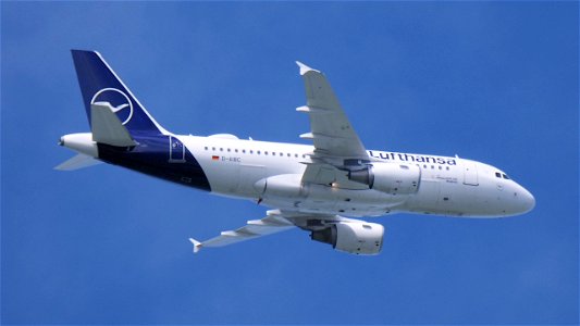 Airbus A319-112-D-AIBC Lufthansa from Tel Aviv (6300 ft.)