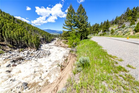 Yellowstone flood event 2022: Northeast Entrance Road in Lamar River Canyon (3)