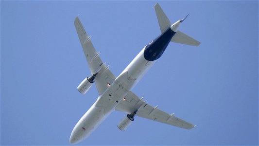 Airbus A320-214 D-AIZG Lufthansa from Palma de Mallorca  (7000 ft.)