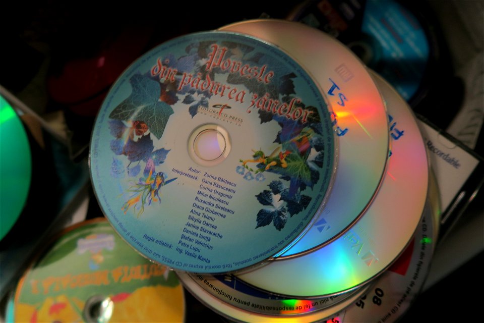 old-CDs-recycle2017_0404_081957(1)