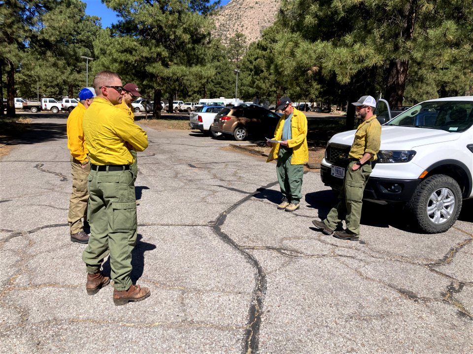 TunnelFireBAER_20220430_MattO'Neillgiving_safetybriefingtoBAERteam_DickFleishman