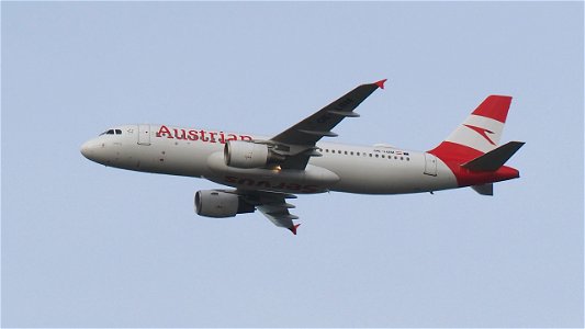 Airbus A320-214 OE-LBM Austrian Airlines from Vienna (6300 ft.) photo