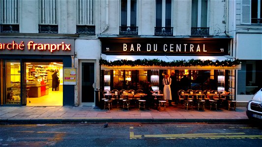 Bar du Central, rue Saint-Dominique, Paris