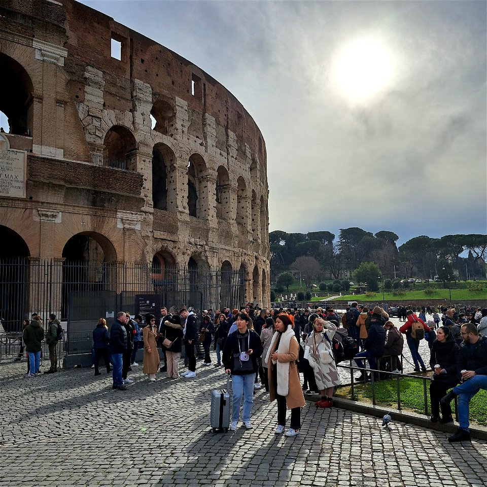 Crowds midweek morning Colosseum January Rome Italy