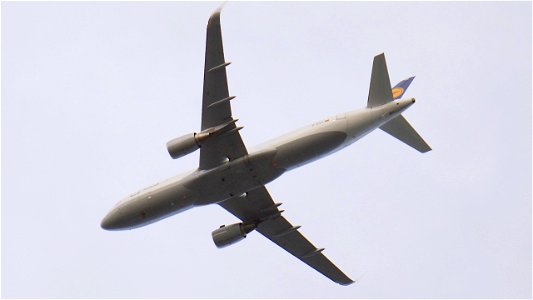 Airbus A320-214 D-AIUS Lufthansa from Palma de Mallorca  (10300 ft.)
