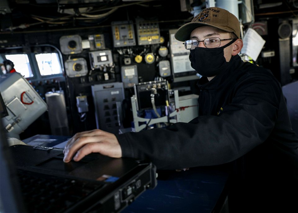 USS Porter (DDG 78) Underway photo