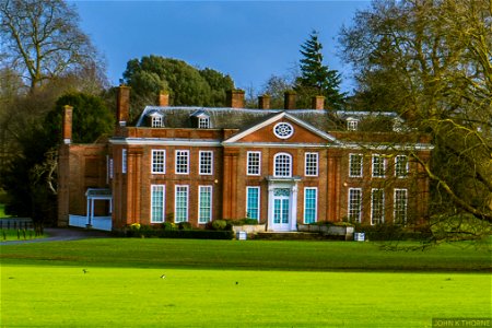 Bradbourne House is a Grade 1 listed building close to the village of East Malling in Kent. It set in 20 acres of parkland.