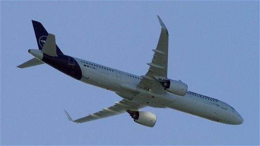 Airbus A321-271NX D-AIEJ Lufthansa from Ibiza (6700 ft.) photo