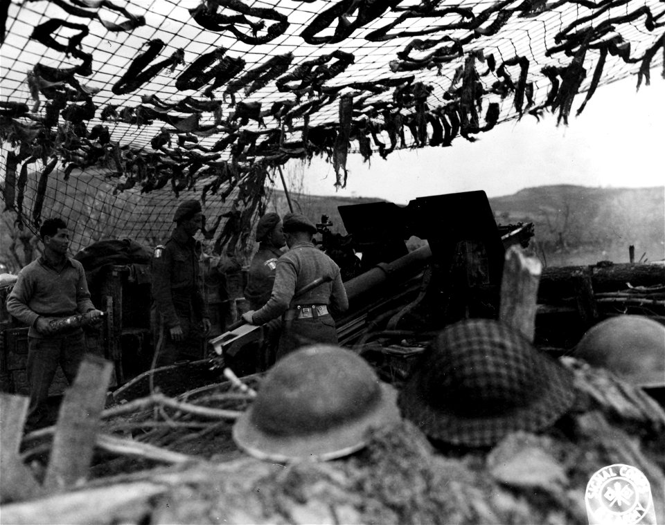 SC 374841 - Artillery of the new Jewish Brigade firing a 25 pounder. 28 March, 1945.