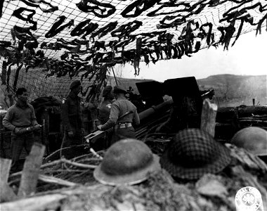 SC 374841 - Artillery of the new Jewish Brigade firing a 25 pounder. 28 March, 1945. photo