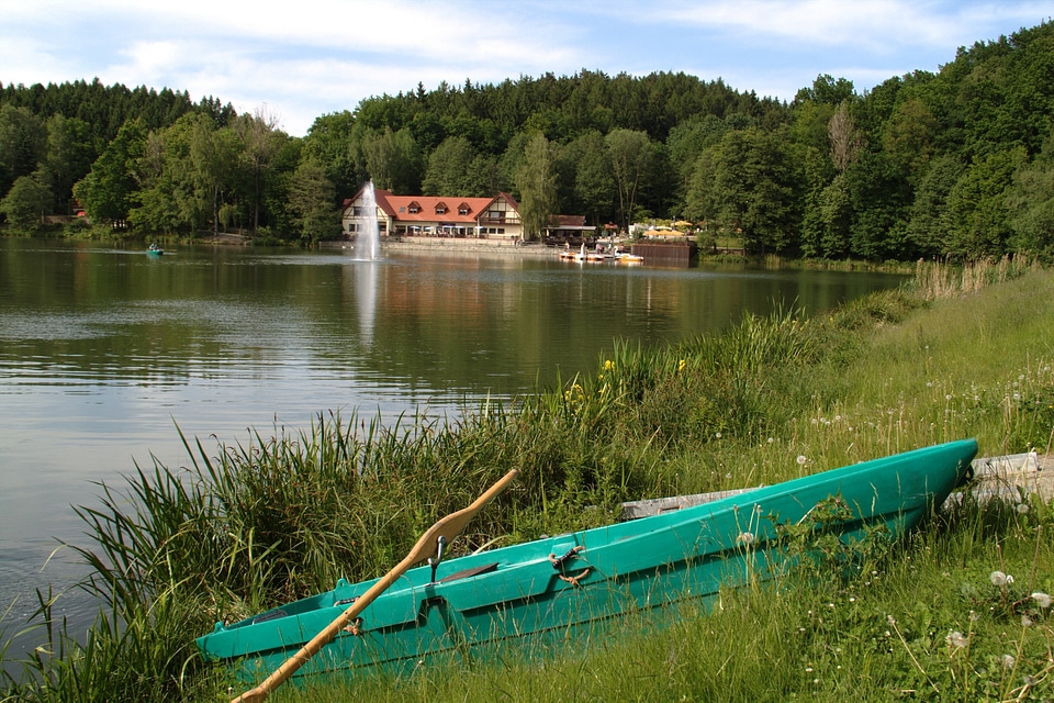 Building canoe boat