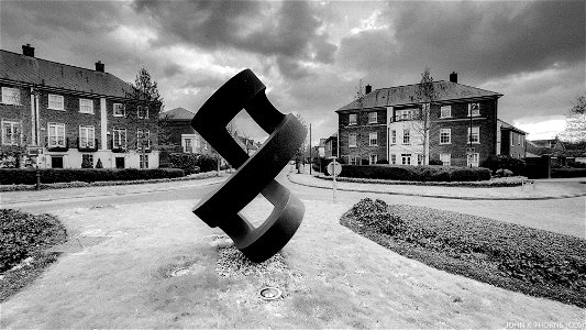 GUARDIAN FIGURE BY GREG JOHNS KINGS HILL WEST MALLING