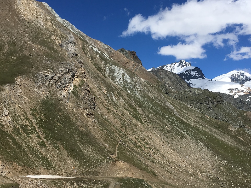 Hiking trail leading to the Oberrothorn