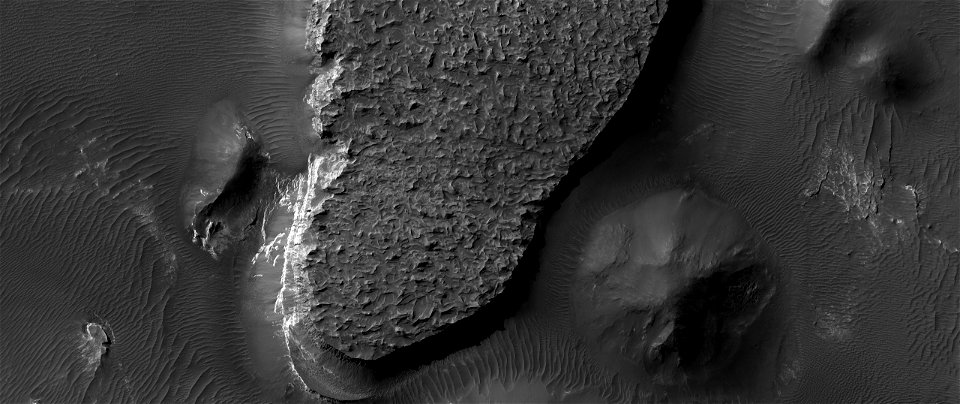 Exposed Light Material in Aureum Chaos