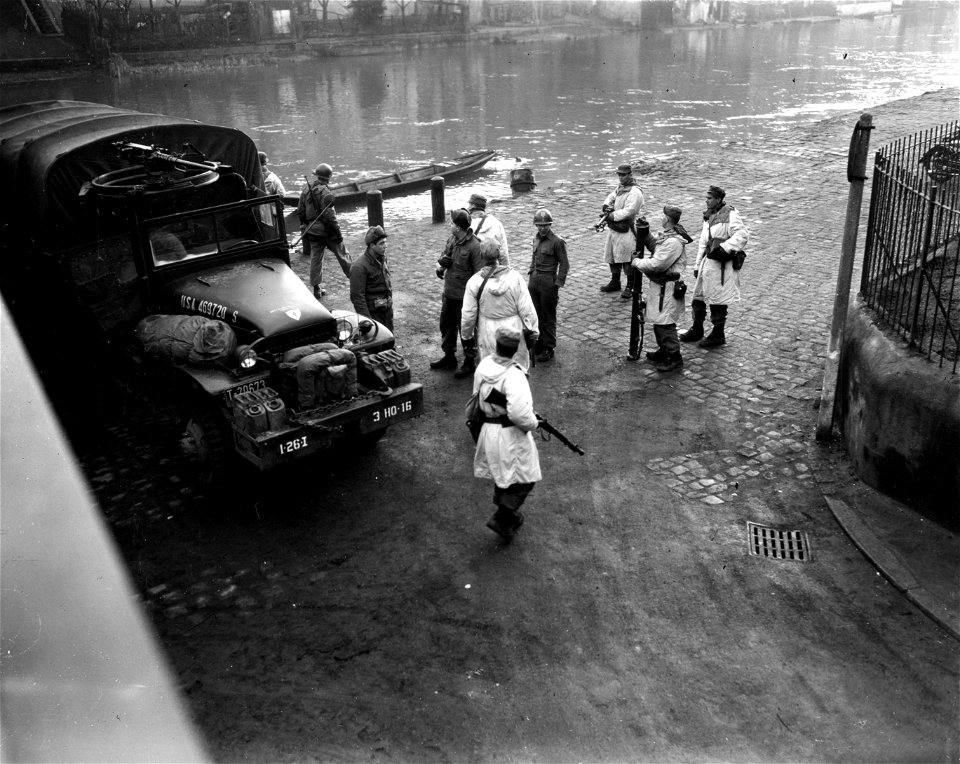 SC 364194 - Aggressor forces of the 16th Inf. Regt., in white parkas, capture members of the 26th Inf. Regt., who were attempting to hold a bridge at Bamberg, Germany, during Exercise Cold Spot.