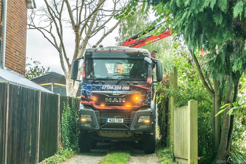 M20TDX MAN Tight Squeeze
