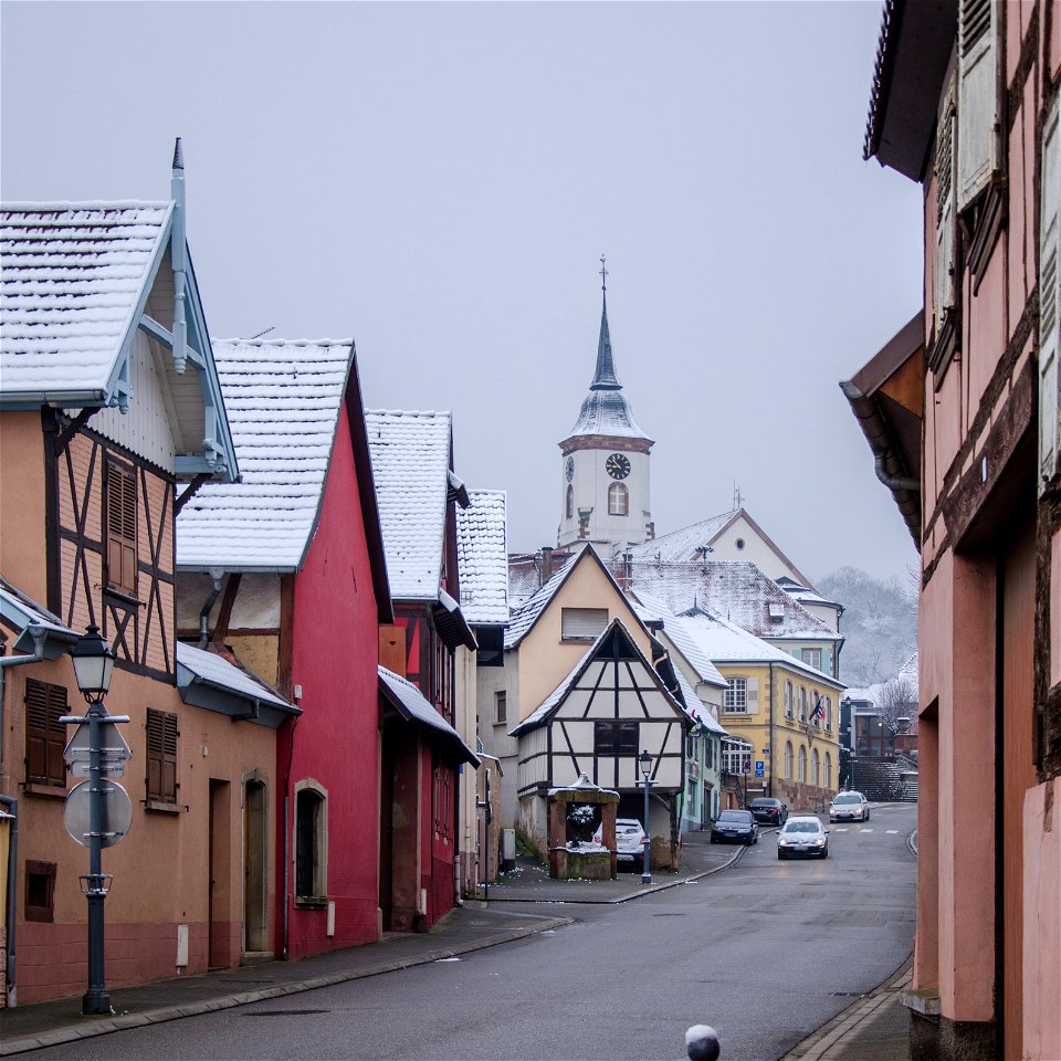 Le centre de Bischoffsheim sous la neige photo