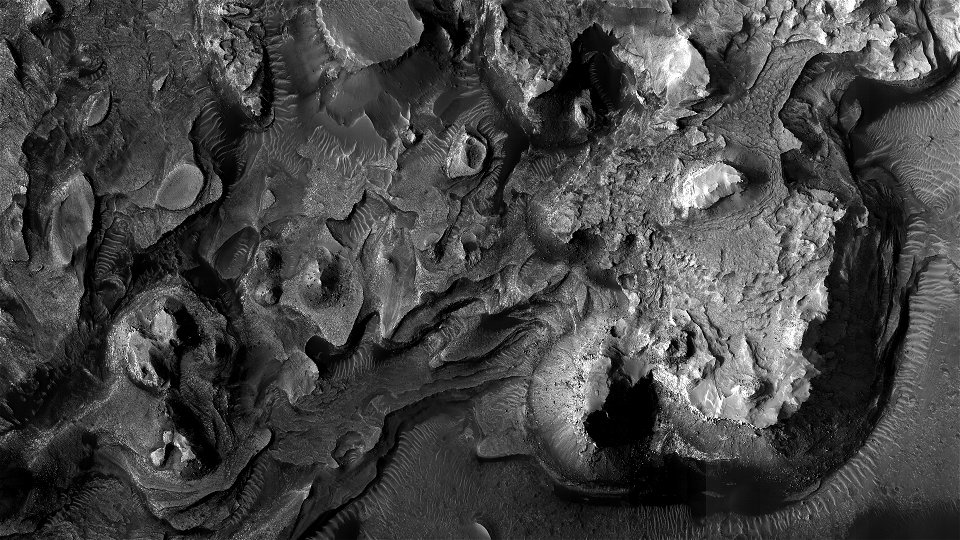 Layering in Western Arabia Terra