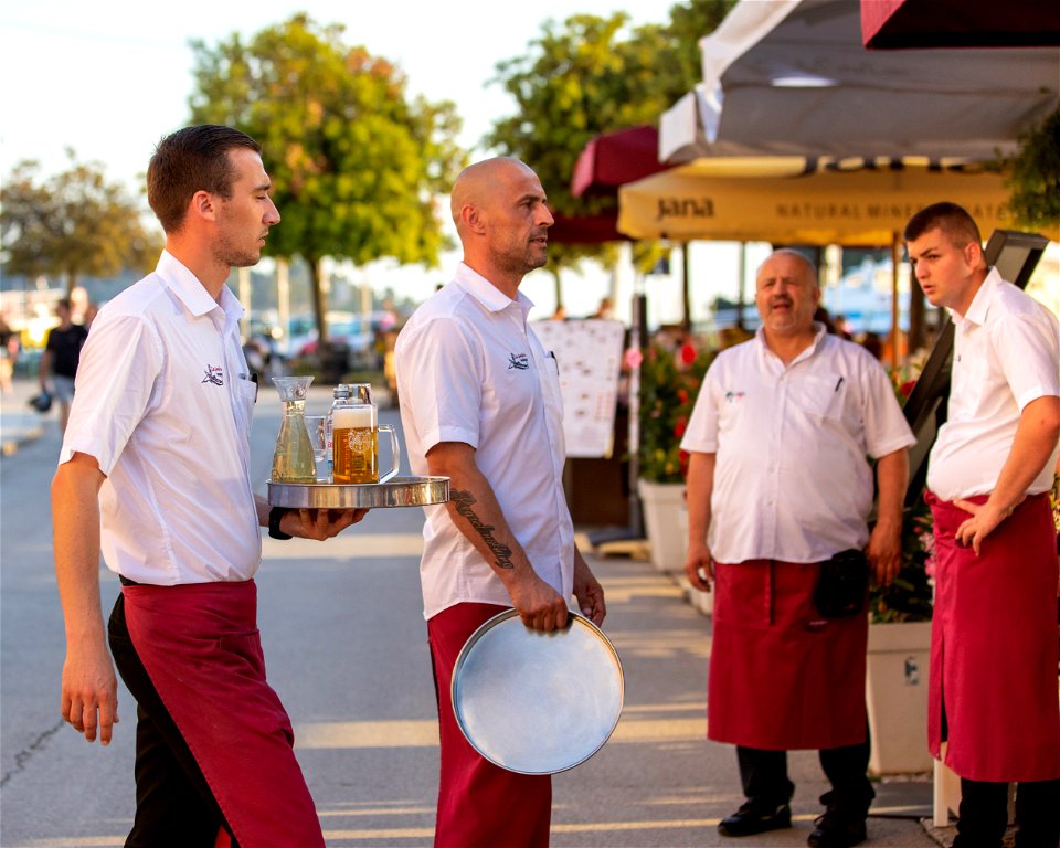 The 4 waiters photo