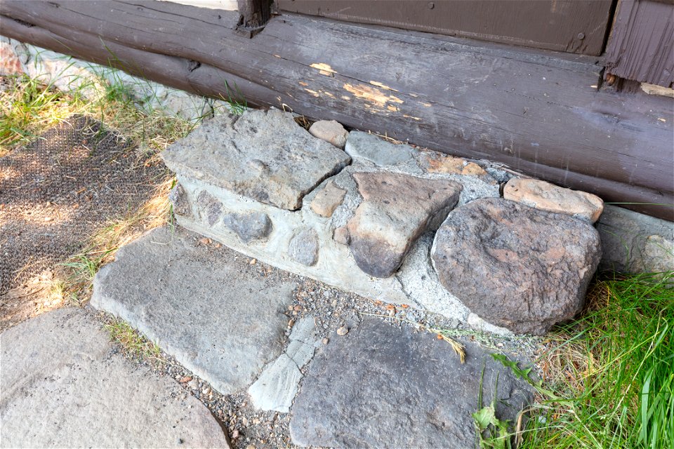 Heart Lake Patrol Cabin: front step
