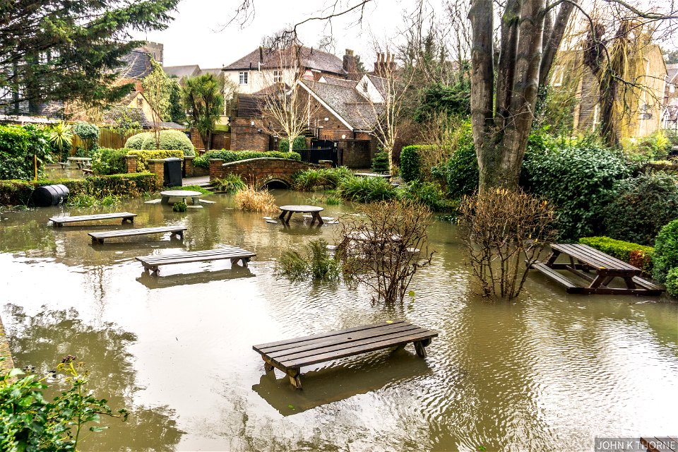 PICNIC TABLES FOR DIVERS