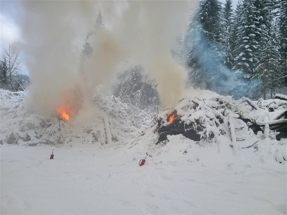 Pile burning on the Gifford Pinchot National Forest on Nove 30, 2022. Snowy conditions reduce the risk of fires escaping safety perimeters while still allowing burn objectives to be accomplished.