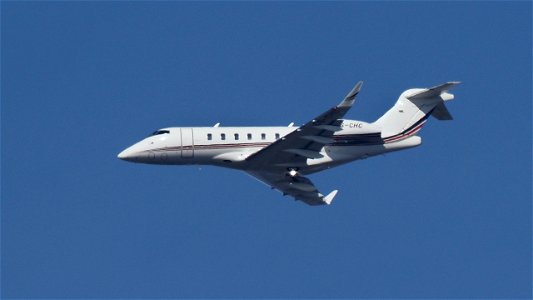 Bombardier BD-100-1A10 Challenger 350 CS-CHC Netjets Europe from Palma de Mallorca (4300 ft.)