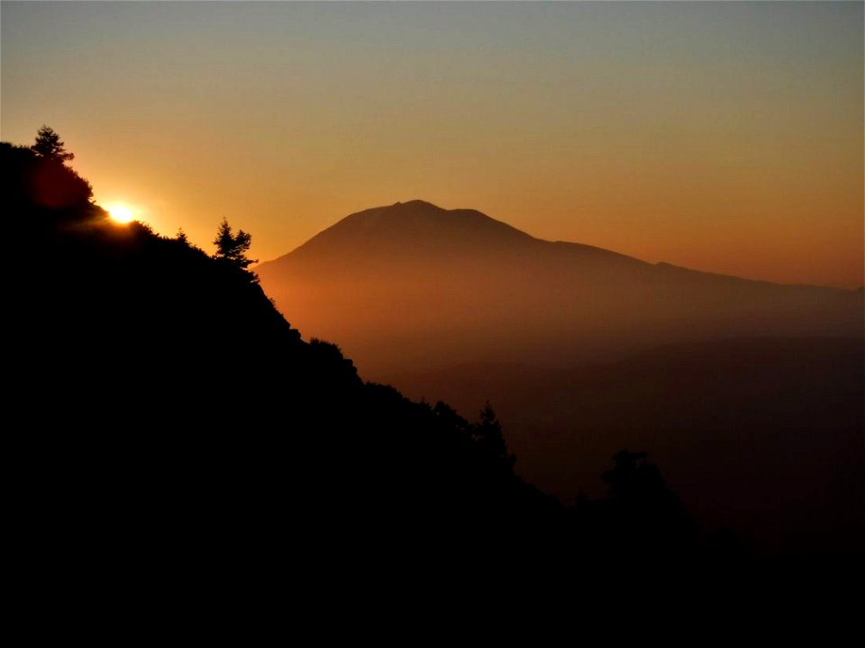 202108-Mt. Adams sunrise from Mount St Helens, photo by mountain steward Andy Goodwin.